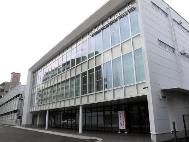 完成した神戸物産の新本社＝加古川市加古川町平野