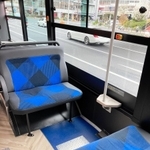 タータン柄の４人席が後方にある