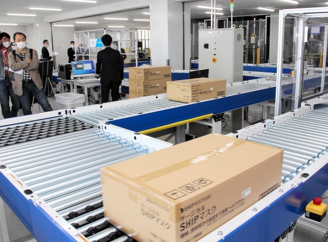 伊東電機が、医療物資の物流拠点に納入したコンベヤーシステム＝大阪府門真市