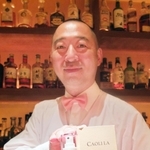 バーテンダー難波宏行さんがかんきつ系の香りを調合した除菌用アルコールスプレー＝神戸市中央区下山手通２、ローゲンジッツ