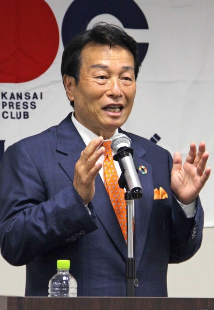 淡路島での活動をテーマに講演するパソナグループの南部靖之代表＝大阪市内