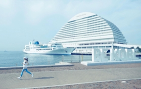 海辺を走る「朝ラン」のイメージ（神戸メリケンパークオリエンタルホテル提供）