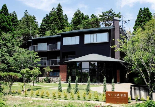 「六甲山蒸溜所」の外観＝神戸市灘区六甲山町（アクサス提供）