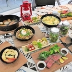 姫路城を眺めながら味わう「キャンプ飯」＝姫路市本町、ソラニワ