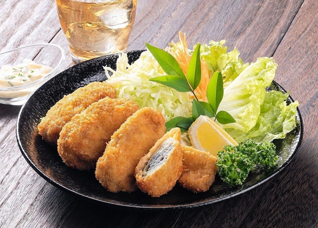より本物に近づけた「大粒ほぼカキフライ」（カネテツデリカフーズ提供）