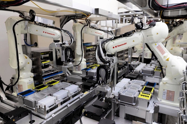 コンテナの中で稼働する検査ロボットのイメージ（川崎重工業提供）