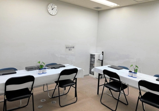 ＰＣＲ検査センターの受付ブース（川崎重工業提供）