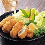 より本物に近づけた「大粒ほぼカキフライ」（カネテツデリカフーズ提供）