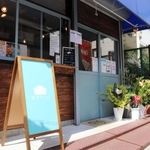 米粉揚げ餃子などが楽しめるギョーザ専門店「餃子ＰＬＵＳ」＝尼崎市若王寺２