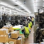 靴下を製造する田中繊維の工場＝加古川市西神吉町