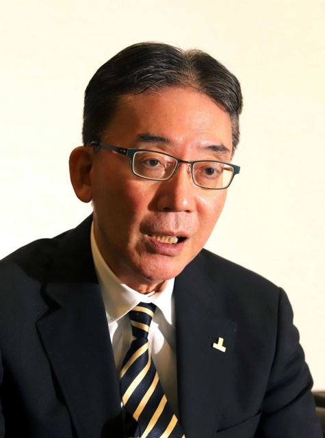 関西スーパーとの経営統合の意義を強調するＨ２Ｏリテイリングの荒木社長＝１４日午後、大阪市内（撮影・山崎　竜）