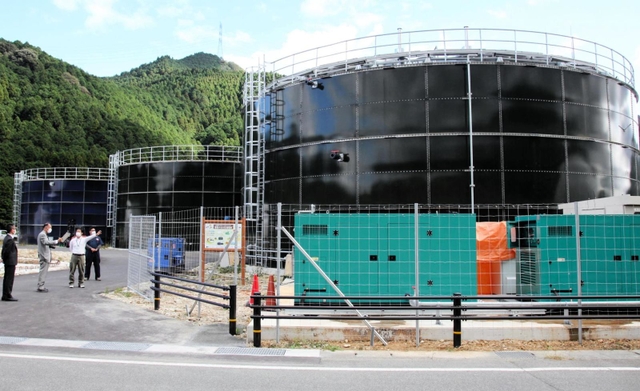箸荷牧場から出る牛のふん尿をメタンガスにする発電所＝兵庫県多可町加美区箸荷