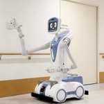 エレベーターのボタンを押すなどの操作が可能なアーム付きロボット（川崎重工業提供）