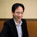 老朽化した保養所をグランピング施設に再生する計画を語る牛尾周平社長＝兵庫県福崎町西治