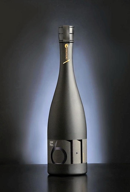 数量限定で予約販売している大吟醸酒「白鶴　Ｎｏ．６１－１」（白鶴酒造提供）