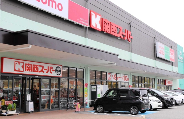 Ｈ２Ｏリテイリンググループとの統合延期を決めた関西スーパーの舞多聞店＝神戸市垂水区舞多聞東２（９月撮影）