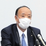 報道陣の質問に答える関西スーパーの福谷耕治社長＝大阪取引所（撮影・大盛周平）