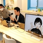 パソナグループ社内の研修で、画面上のアバターを操作する社員ら＝淡路市岩屋、淡路アバターセンター