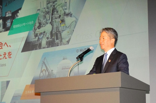 「グループビジョン２０３０進捗報告会」で会見する川崎重工業の橋本康彦社長＝東京都港区、東京ポートシティ竹芝