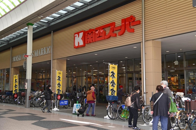 Ｏリテイリンググループとの経営統合が認められた関西スーパーマーケットの中央店＝10月29日、伊丹市中央５（撮影・坂井萌香）