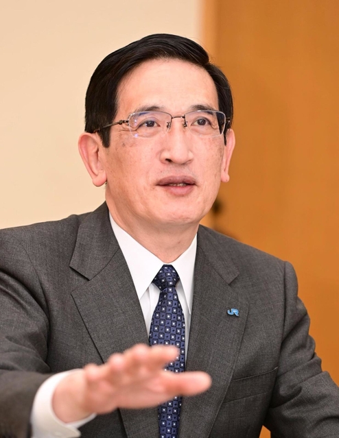 三ノ宮の駅ビル構想などについて語るＪＲ西日本の長谷川一明社長＝大阪市北区芝田２（撮影・中西幸大）