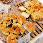加東市産のもち麦を原料に開発されたパン