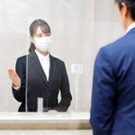 磁石で挟み込むだけで簡単に取り付けられる（ＴＯＡ提供）