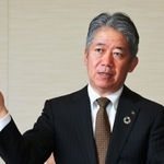 神戸新聞社のインタビューに応じる川崎重工業の橋本康彦社長＝神戸市中央区東川崎町１（撮影・中西幸大）