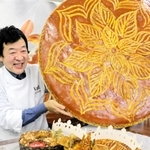 催しをＰＲする県洋菓子協会の栗原栄徳副会長＝神戸市中央区港島中町６