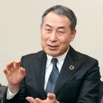 関西スーパーマーケットの社長に就任し、今後の経営方針などについて語る林克弘氏。エイチ・ツー・オー・リテイリング副社長も兼務する＝大阪市北区（撮影・辰巳直之）