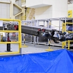 原子炉格納容器内の詳細な情報を調査し、デブリの回収を行うロボットアーム＝神戸市兵庫区和田崎町１、三菱重工業神戸造船所