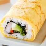 「野菜と愉しむ　海老とアボカドの福恵方巻き」（同社提供）