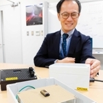 音羽電機工業などが開発を進める超小型雷センサー＝尼崎市潮江５