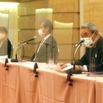 「来年こそは京都開催を」と話した（右から）関西経済連合会の松本正義会長、関西経済同友会の古市健代表幹事ら＝大阪市北区（撮影・大盛周平）