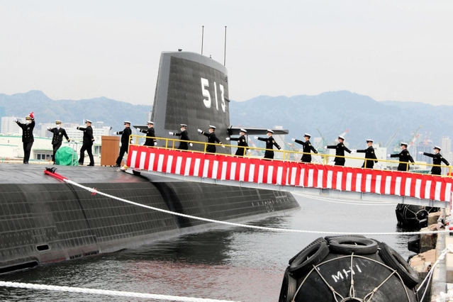 海上自衛隊に引き渡された潜水艦「たいげい」＝９日午前、神戸市兵庫区和田崎町１、三菱重工業神戸造船所（撮影・大島光貴）