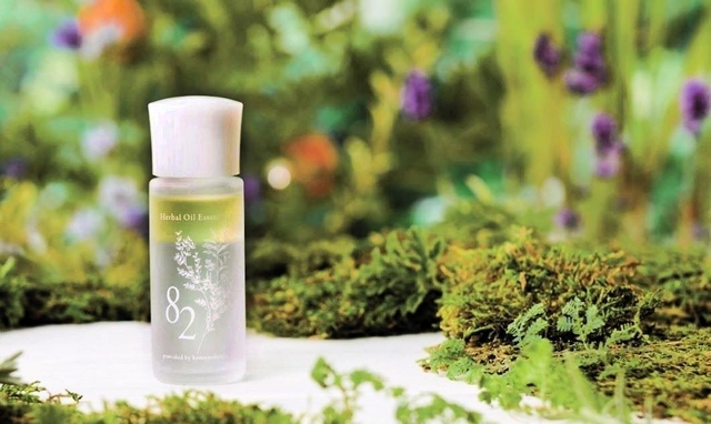 新発売の「米ぬか美人　ＮＳ－Ｋハーバルオイルエッセンス」（日本盛提供）