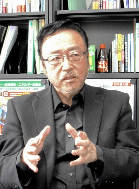 地熱発電事業について語る沼田昭二会長兼社長＝加古川市平岡町新在家