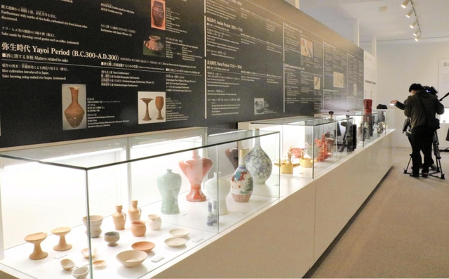 酒造りと酒器の歴史をたどる展示＝神戸市東灘区魚崎西町１