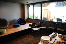 室内から見たサウナ＝姫路市広嶺山、セトレハイランドヴィラ姫路