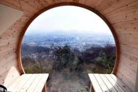 サウナから望む景色＝姫路市広嶺山、セトレハイランドヴィラ姫路