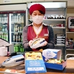淡路屋が山陽新幹線開業５０周年を記念して発売した弁当＝神戸市中央区加納町１