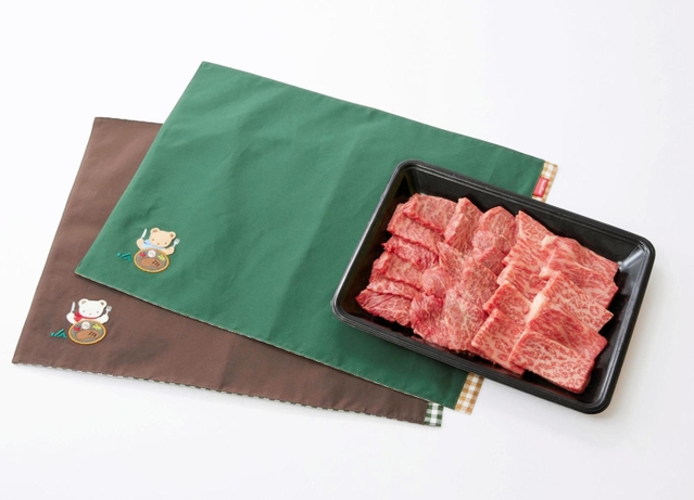 ランチョンマットと神戸ビーフの焼き肉用のセット（ＪＡ全農兵庫提供）