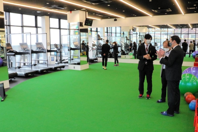 標高２５００メートル相当の低酸素環境を保てるトレーニングルーム＝大阪府吹田市岸部中５