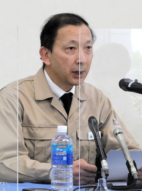 一連の不適切行為について説明する神東塗料の高沢聡社長＝２８日午後、尼崎市内
