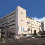 ２０２５年３月末で稼働を終了するコープこうべの六甲アイランド食品工場＝神戸市東灘区向洋町西２（コープこうべ提供）