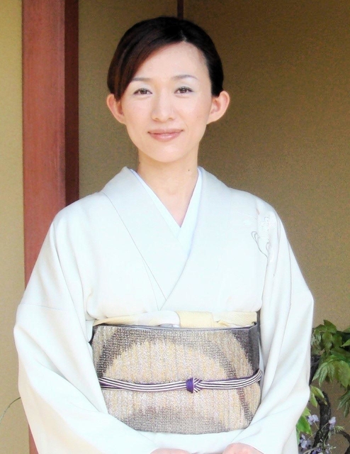 日本酒の楽しみ方講座を開くあおい有紀さん