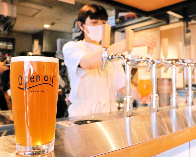 神戸市内で醸造されたクラフトビールが楽しめる＝神戸市中央区三宮町３