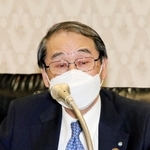 会見する家次恒・神戸商工会議所会頭＝９日午後、神戸市中央区港島中町６（撮影・大島光貴）