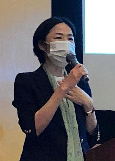 「企業ＳＤＧｓ講座」で講演するトヨタ自動車の大塚友美執行役員＝神戸市灘区六甲台町、神戸大学六甲台第２キャンパス
