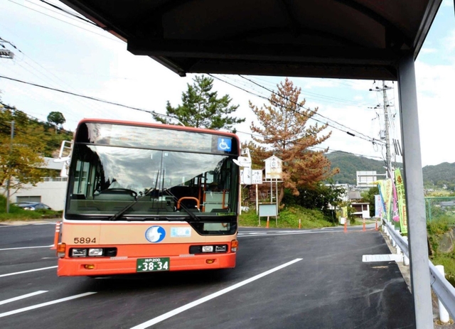 第７波の拡大は、公共交通の確保にも影を落とす＝三田市内（２０１９年撮影）